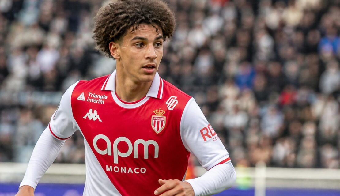 découvrez comment maghnes akliouche, jeune talent prometteur, révolutionne le football français par son style et ses performances exceptionnelles.