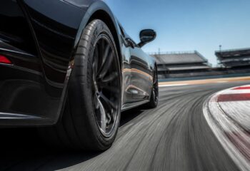 découvrez le michelin pilot sport cup 2, le pneu haute performance offrant une adhérence extrême, spécialement conçu pour les passionnés de sport automobile en quête de sensations fortes sur route et piste.