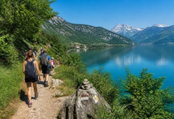 découvrez les meilleurs sentiers de randonnée autour du lac d'annecy, adaptés à tous les niveaux. explorez des paysages exceptionnels et profitez d'une nature préservée pour une expérience inoubliable.