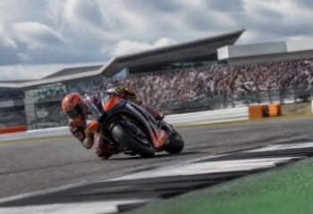 découvrez l'horaire complet du moto gp à silverstone et ne manquez pas le départ en direct. suivez la course en temps réel et restez informé des moments clés.