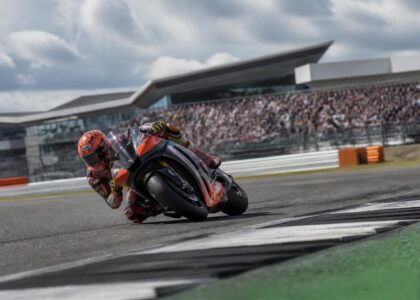 découvrez l'horaire complet du moto gp à silverstone et ne manquez pas le départ en direct. suivez la course en temps réel et restez informé des moments clés.