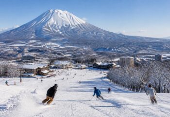 découvrez pourquoi niseko city est la destination prisée des passionnés de sports d'hiver, avec ses pistes enneigées, son ambiance unique et ses activités variées pour tous les niveaux.