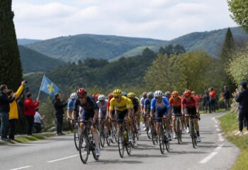 découvrez les surprises et les enjeux de la course paris-nice cette saison, avec un peloton plein de talents prêts à en découdre pour la victoire.