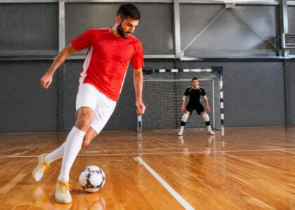 découvrez les bienfaits du futsal pour améliorer votre technique sur le terrain, développer votre agilité, votre précision et votre rapidité de jeu.