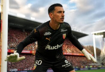 découvrez comment l'arrivée de pau lopez pourrait transformer la défense du rc lens et renforcer l'équipe pour la saison à venir.