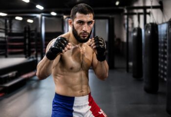 découvrez le parcours et les perspectives de nassourdine imavov, jeune talent prometteur du mma français, et son avenir dans le monde des arts martiaux mixtes.