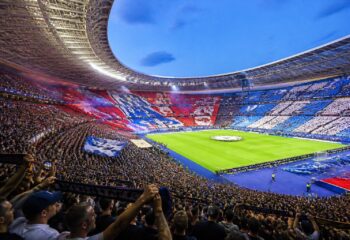 découvrez comment les supporters de l'om et du psg transforment les stades en œuvres d'art spectaculaires grâce à leurs tifos impressionnants, mêlant passion et créativité.